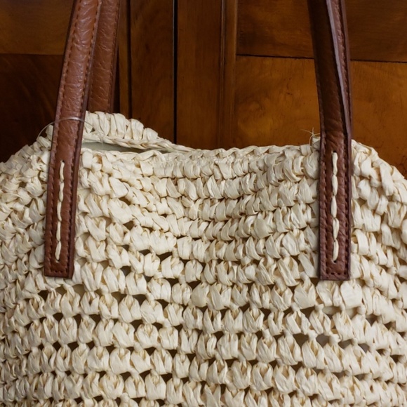 Old Navy Two-Toned Straw Bag With Brown Handle - Picture 3 of 8